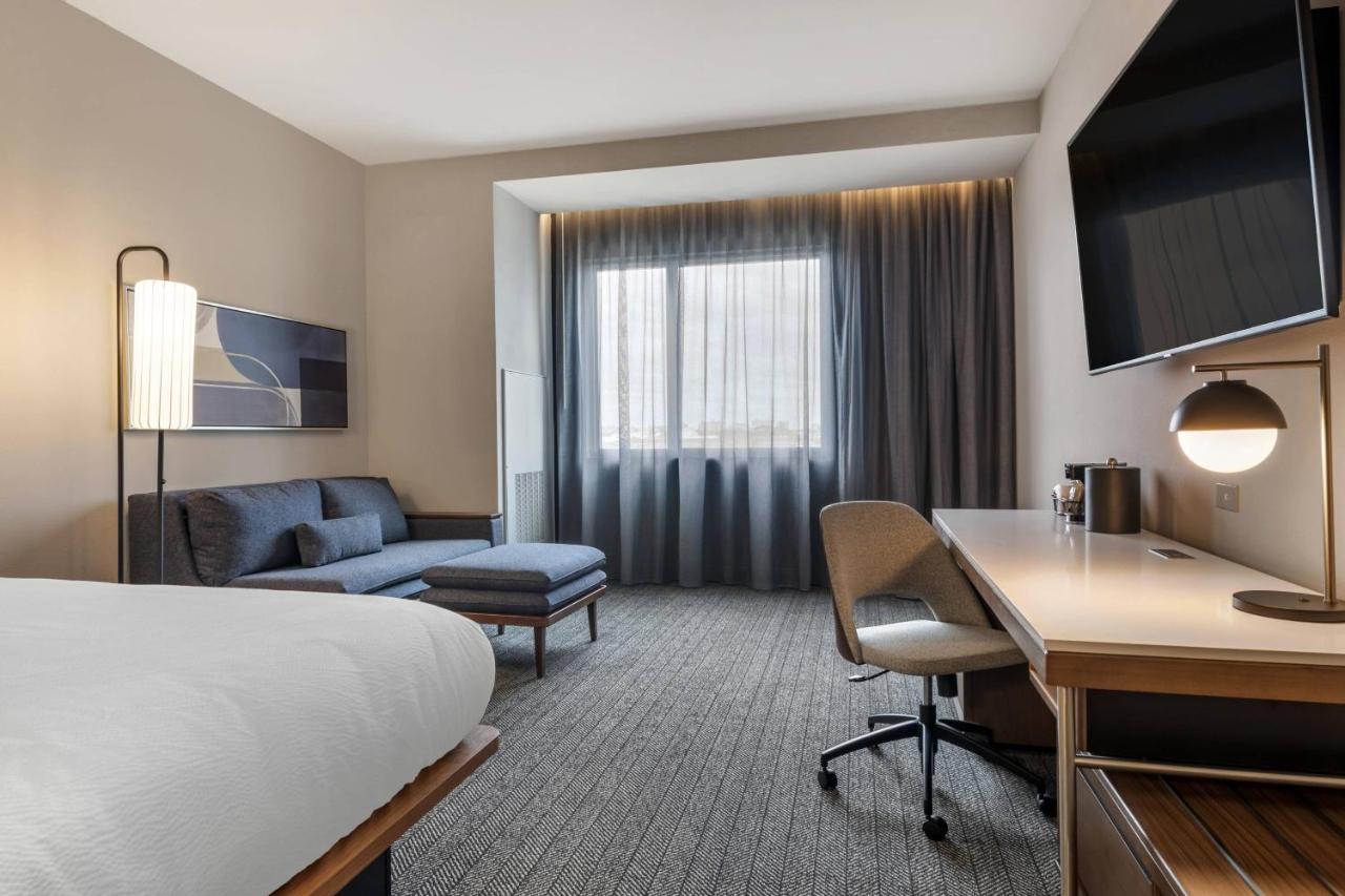 King Room with Sofa Bed at Courtyard by Marriott Fort Lauderdale Downtown