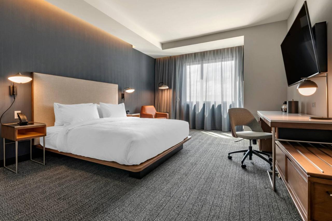 King Room with Sofa Bed at Courtyard by Marriott Fort Lauderdale Downtown