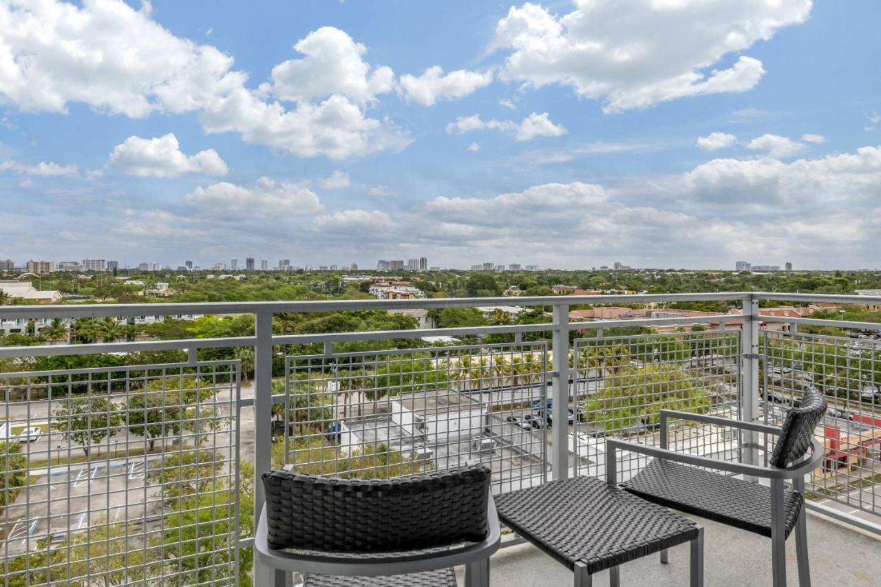 King Room with Balcony at Courtyard by Marriott Fort Lauderdale Downtown