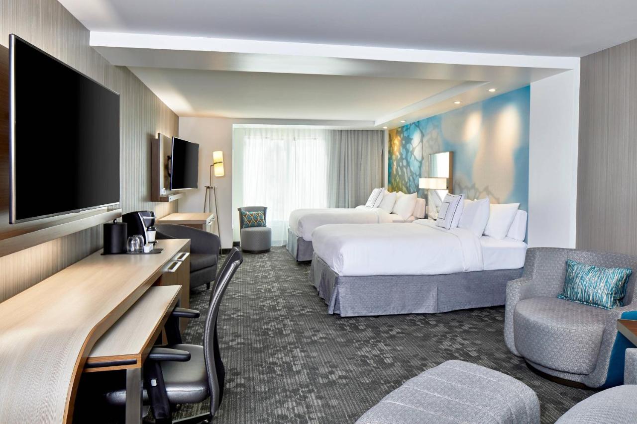 | Courtyard Baltimore Downtown/McHenry Row