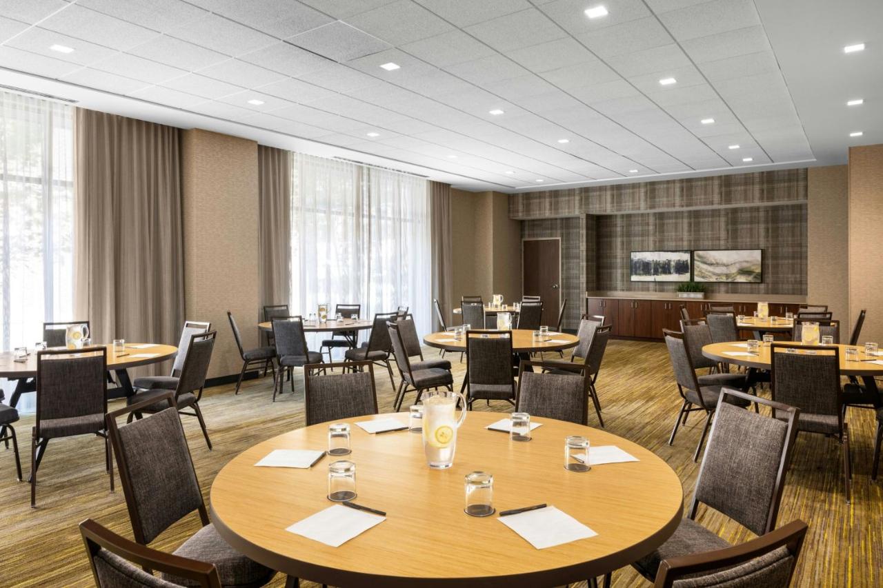 | Courtyard Baltimore Downtown/McHenry Row