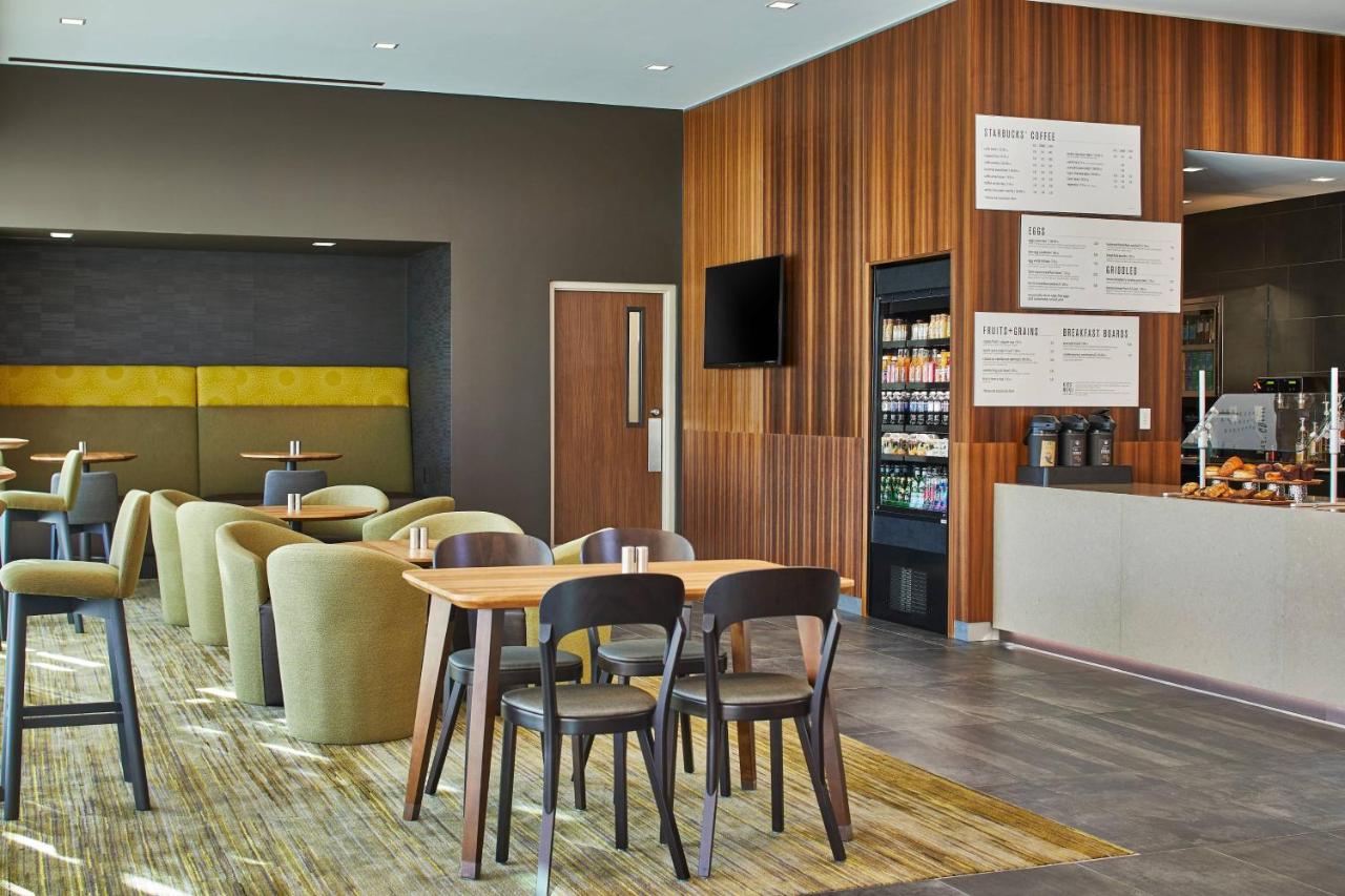 | Courtyard Baltimore Downtown/McHenry Row