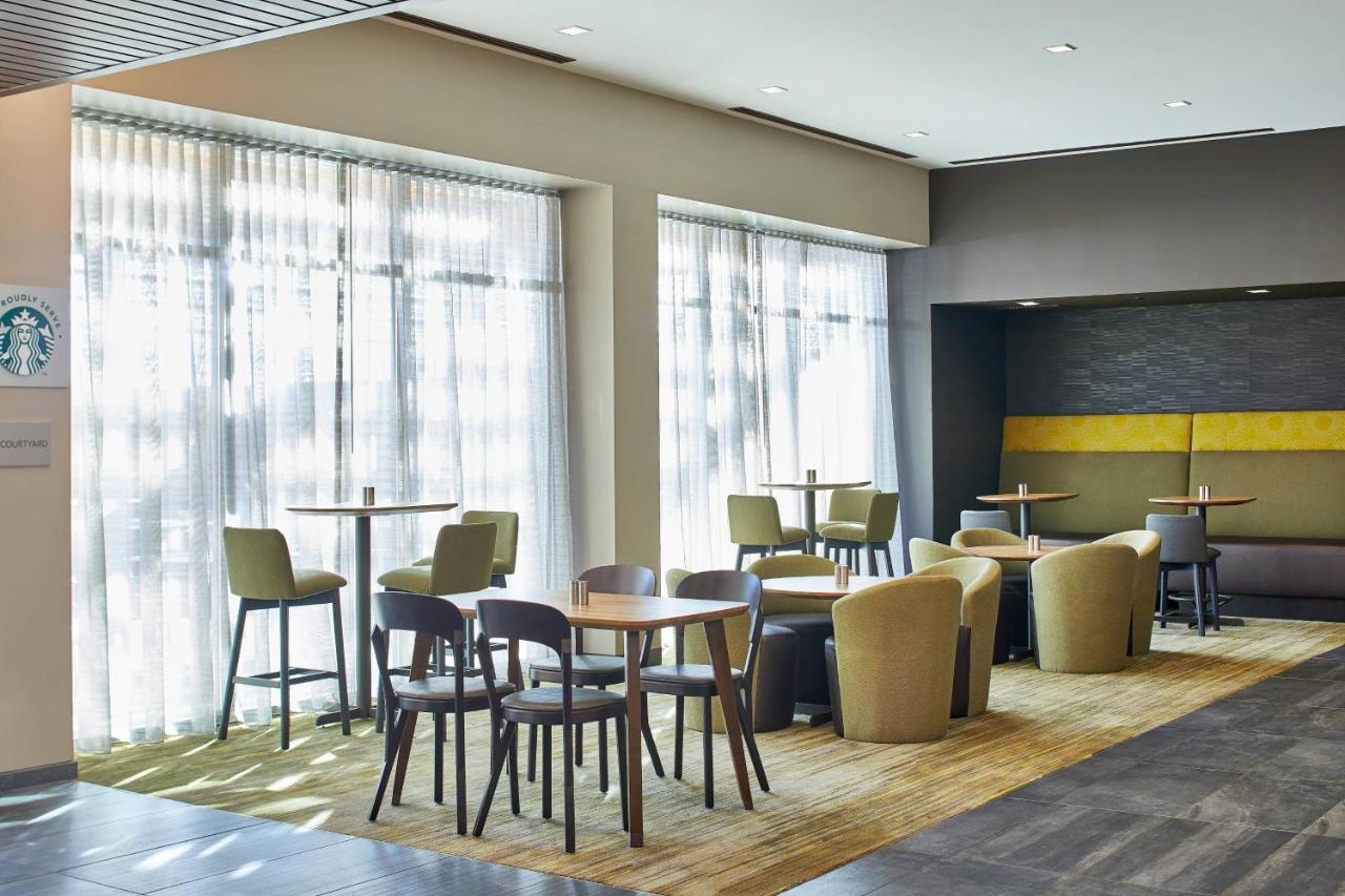 | Courtyard Baltimore Downtown/McHenry Row