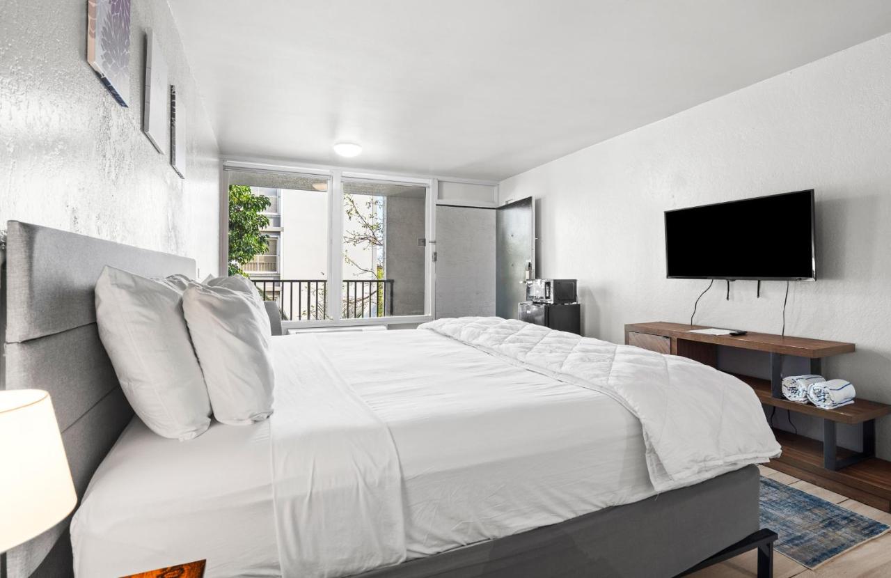 King Room - Accessible/Non-Smoking at Hotolos