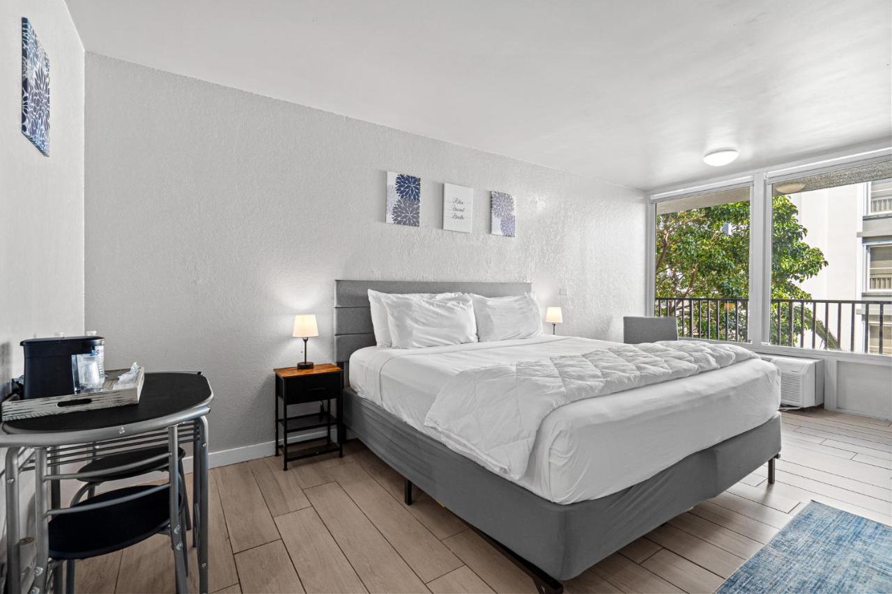 King Room - Non-Smoking at Hotolos