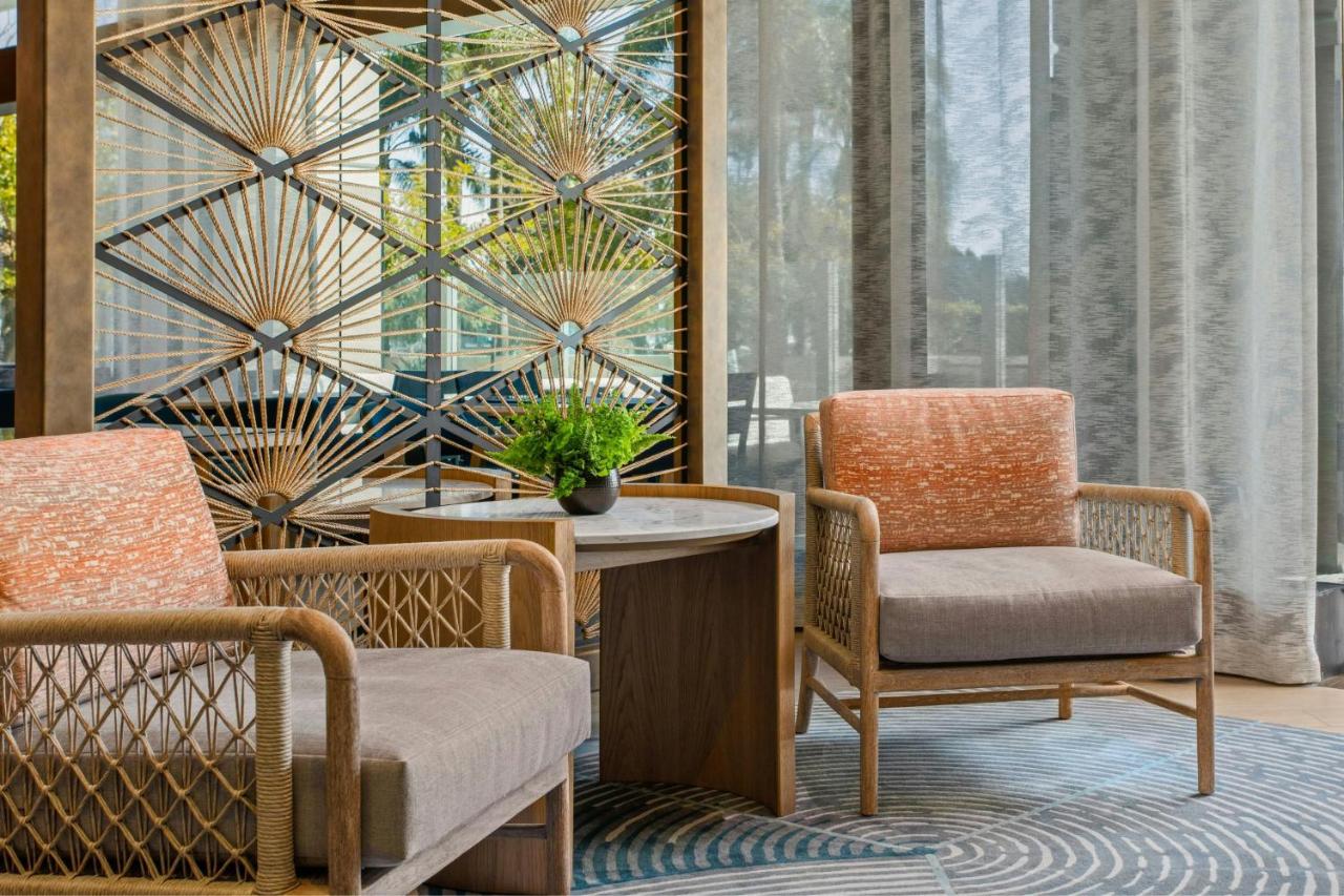 Guest Room with Two Double Beds and City View - Concierge Level at Marriott Marina del Rey