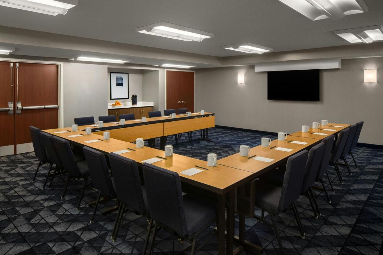 | Courtyard by Marriott Portland Beaverton