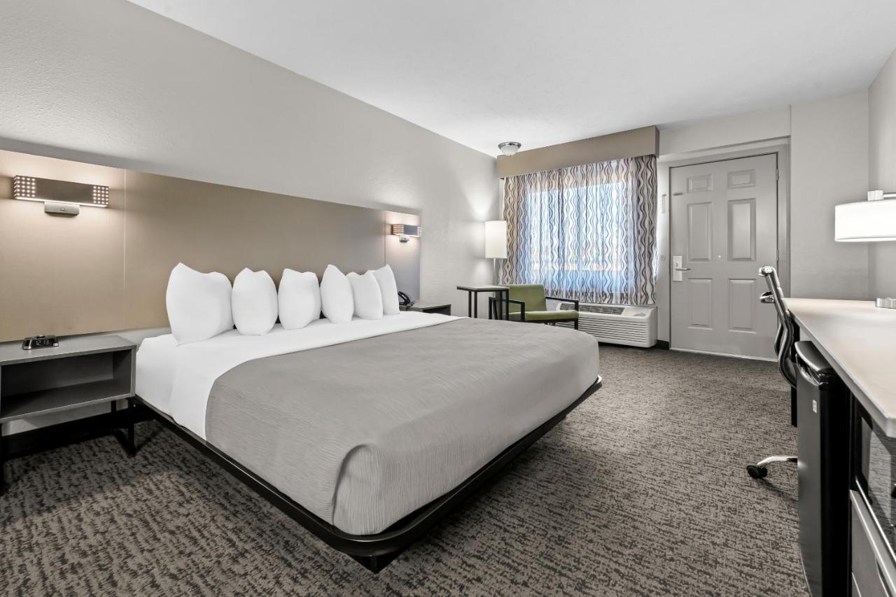 King Room - Accessible/Non-Smoking at Quality Inn And Suites Dollywood