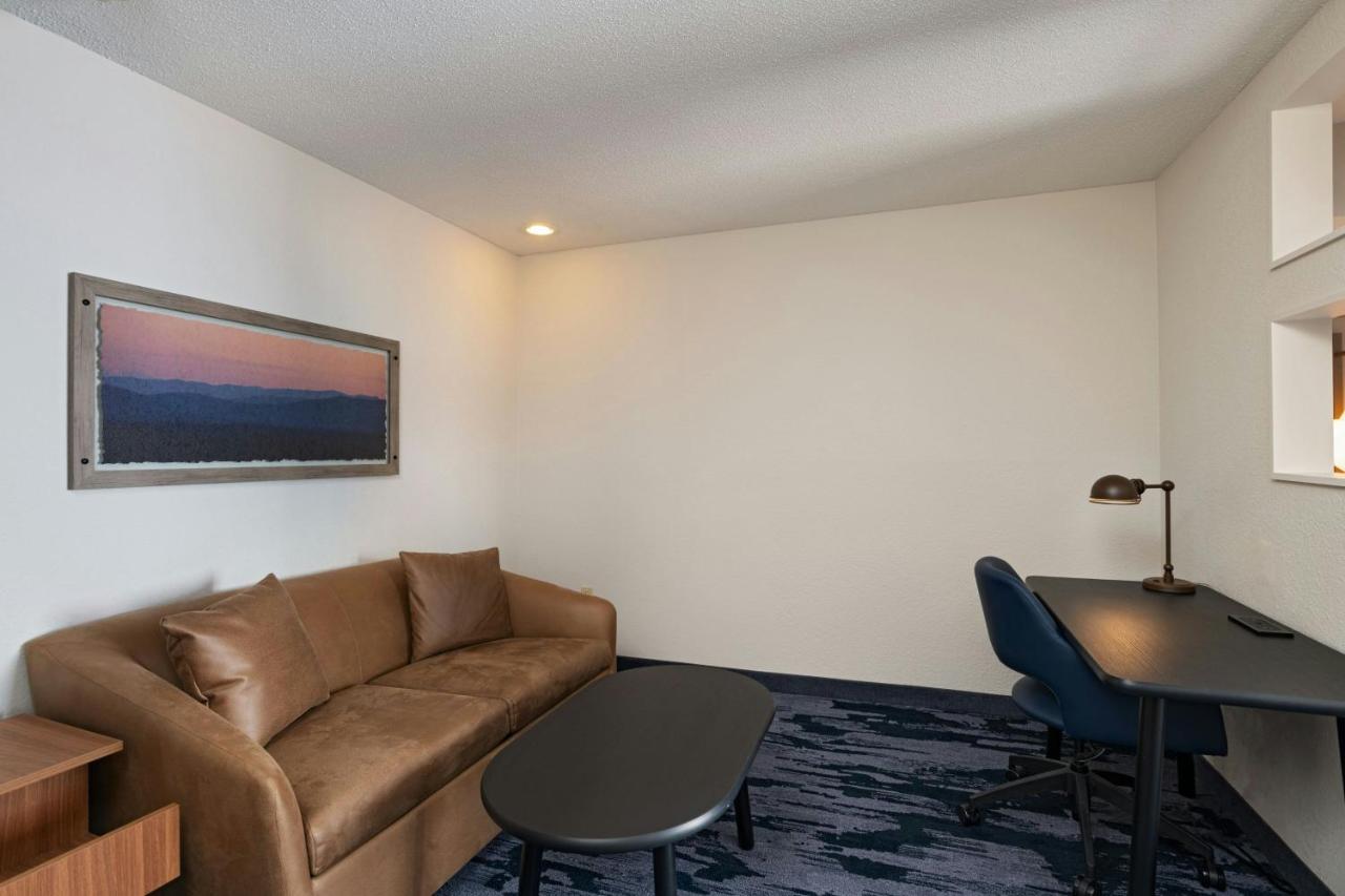 | Fairfield Inn & Suites Kansas City Airport
