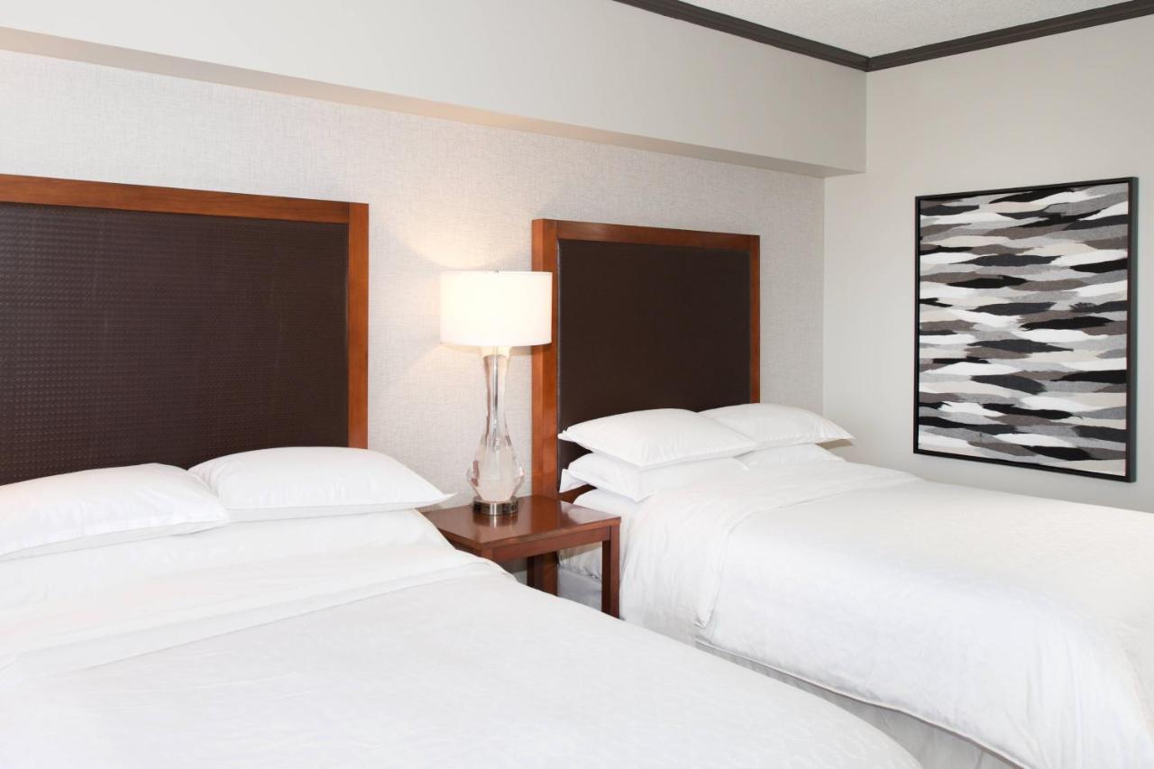 Club Room 2 Beds, Club level, Guest room, 2 Double at Sheraton Anchorage Hotel