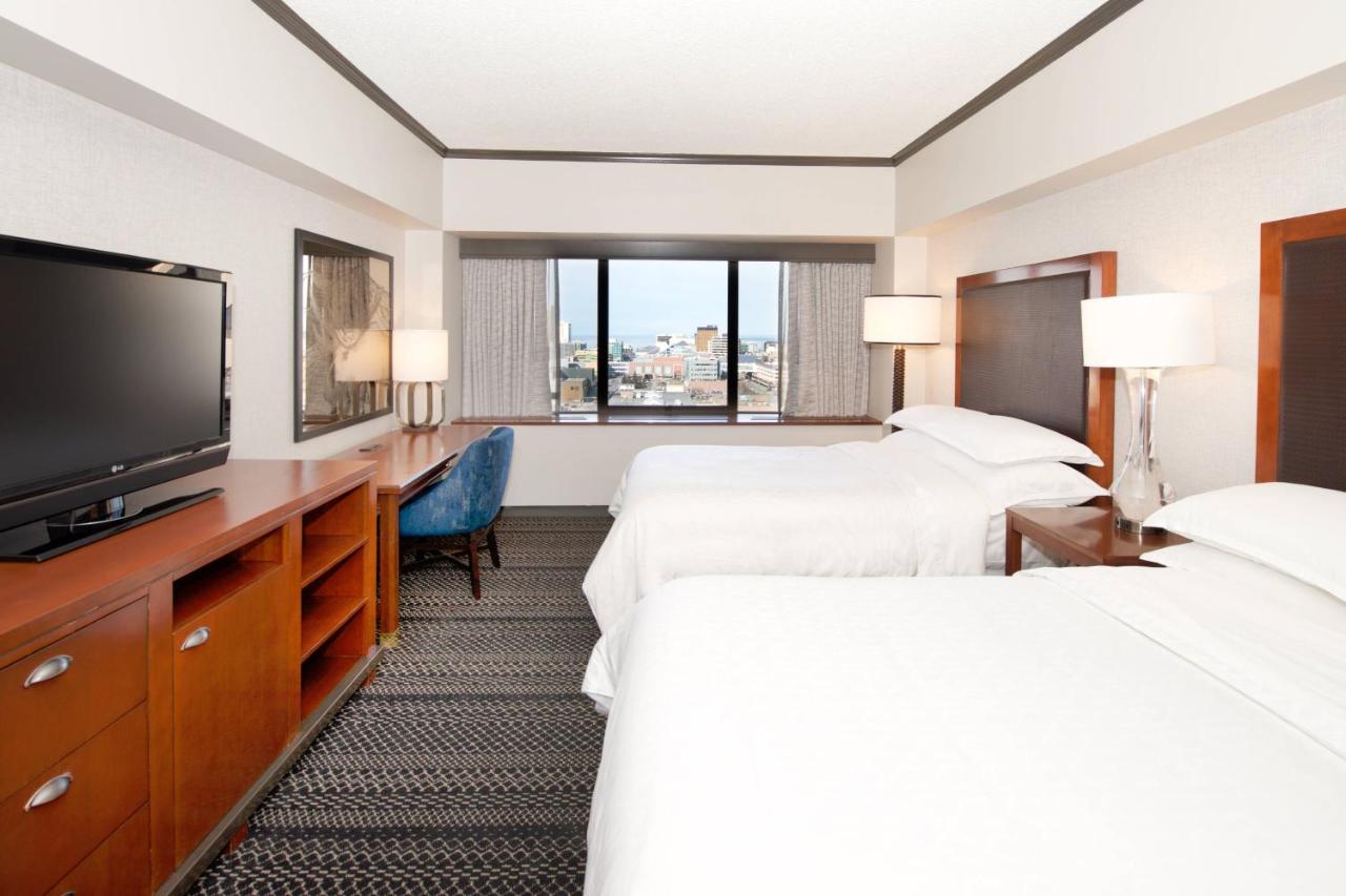 Deluxe, Guest room, 2 Double, Mountain or Bay view, High floor at Sheraton Anchorage Hotel