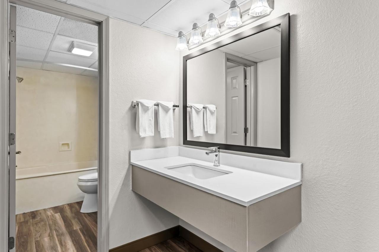 Suite with One King Bed and One Queen Bed - Non-Smoking at Quality Inn And Suites Dollywood