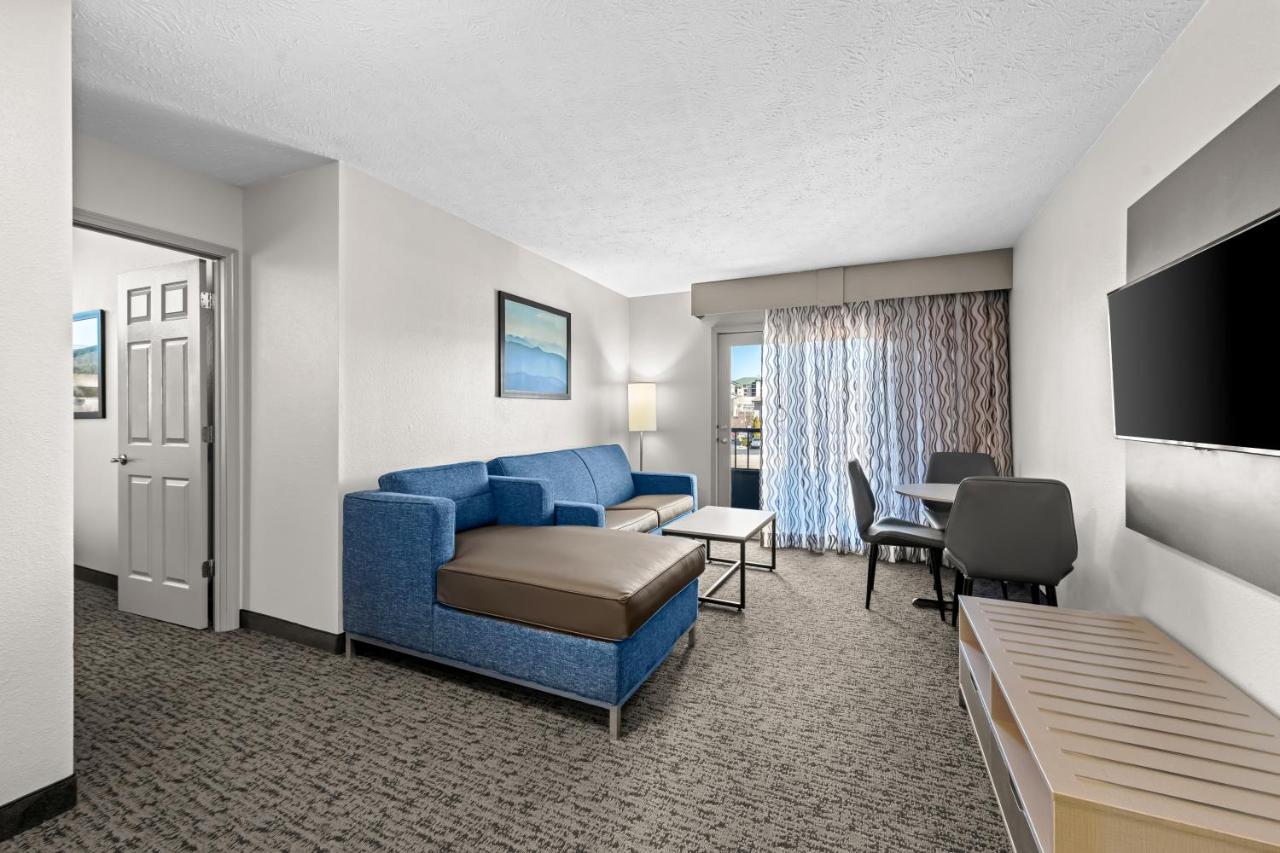 Suite with One King Bed and One Queen Bed - Non-Smoking at Quality Inn And Suites Dollywood