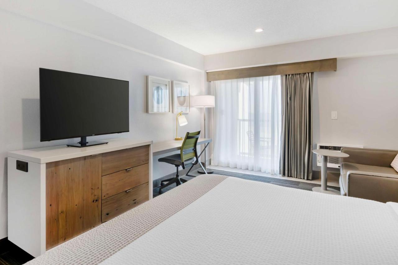King Room - Ocean Front - Non-Smoking at Best Western Oceanfront