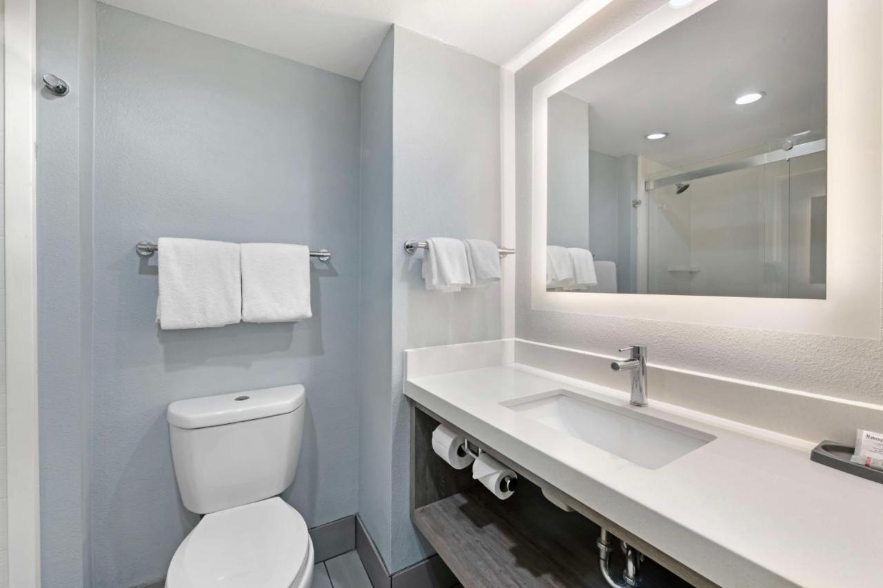 King Room - Non-Smoking at Best Western Oceanfront