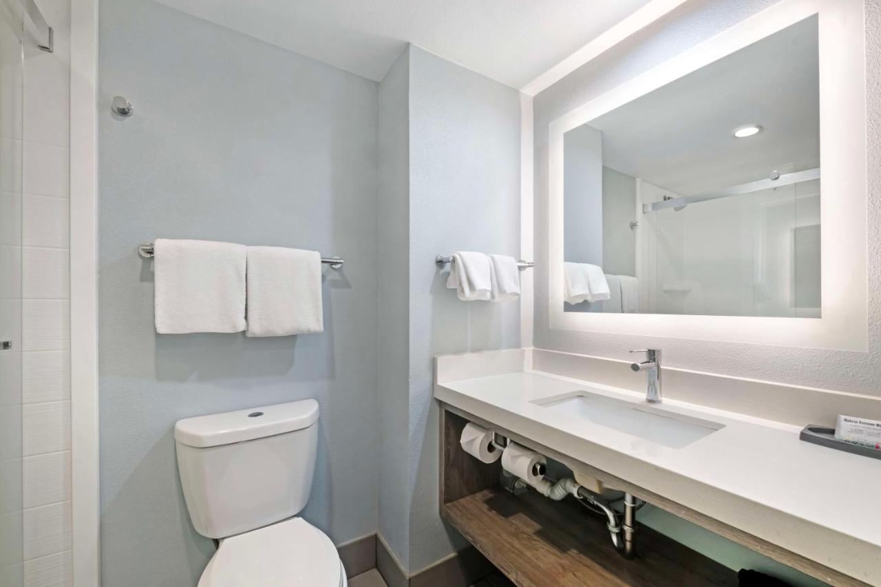 King Room - Ocean Front - Non-Smoking at Best Western Oceanfront