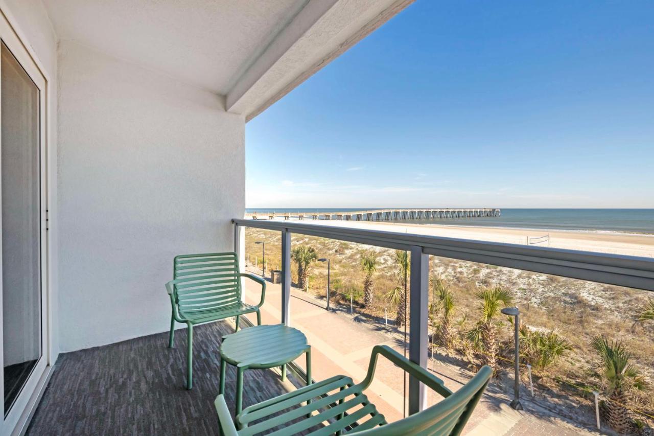 Queen Room with Two Queen Beds - Ocean Front at Best Western Oceanfront