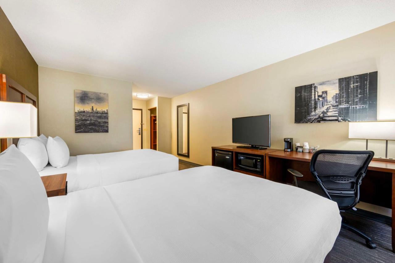 Double Room with Two Double Beds and Bath Tub - Disability Access at Best Western Chicago - Downers Grove