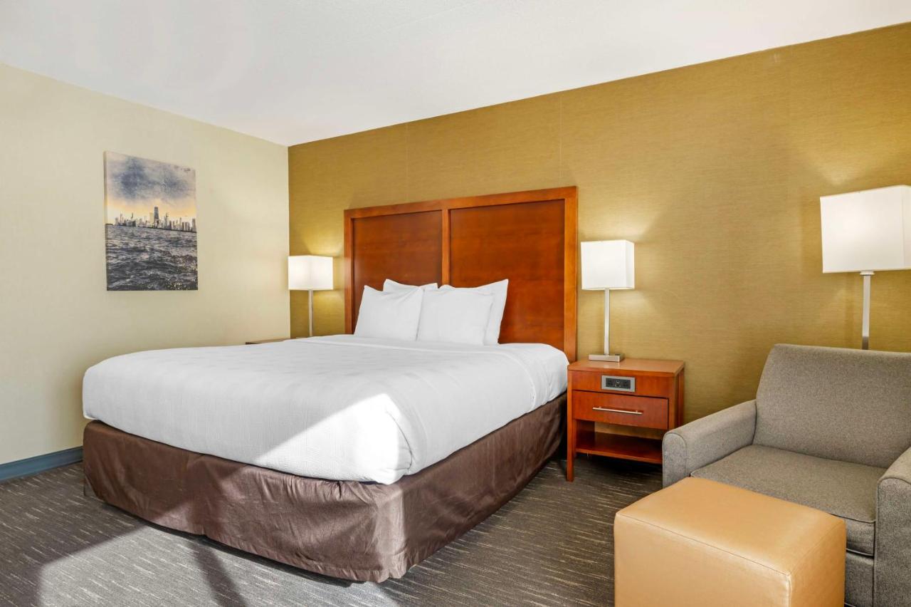 King Room - Communication Assistance at Best Western Chicago - Downers Grove