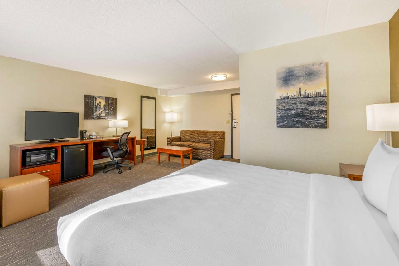 King Room with Sofa Bed at Best Western Chicago - Downers Grove