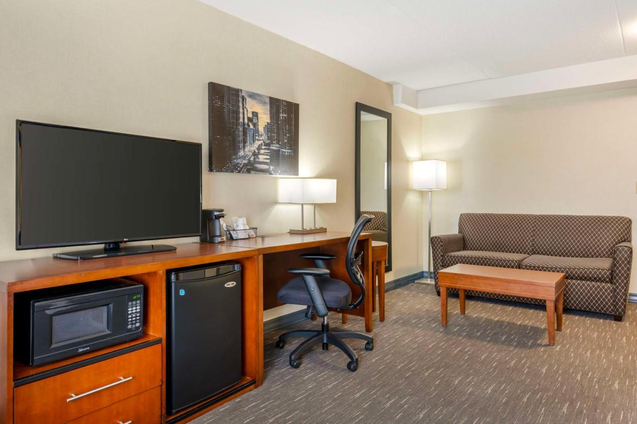 King Room with Sofa Bed at Best Western Chicago - Downers Grove