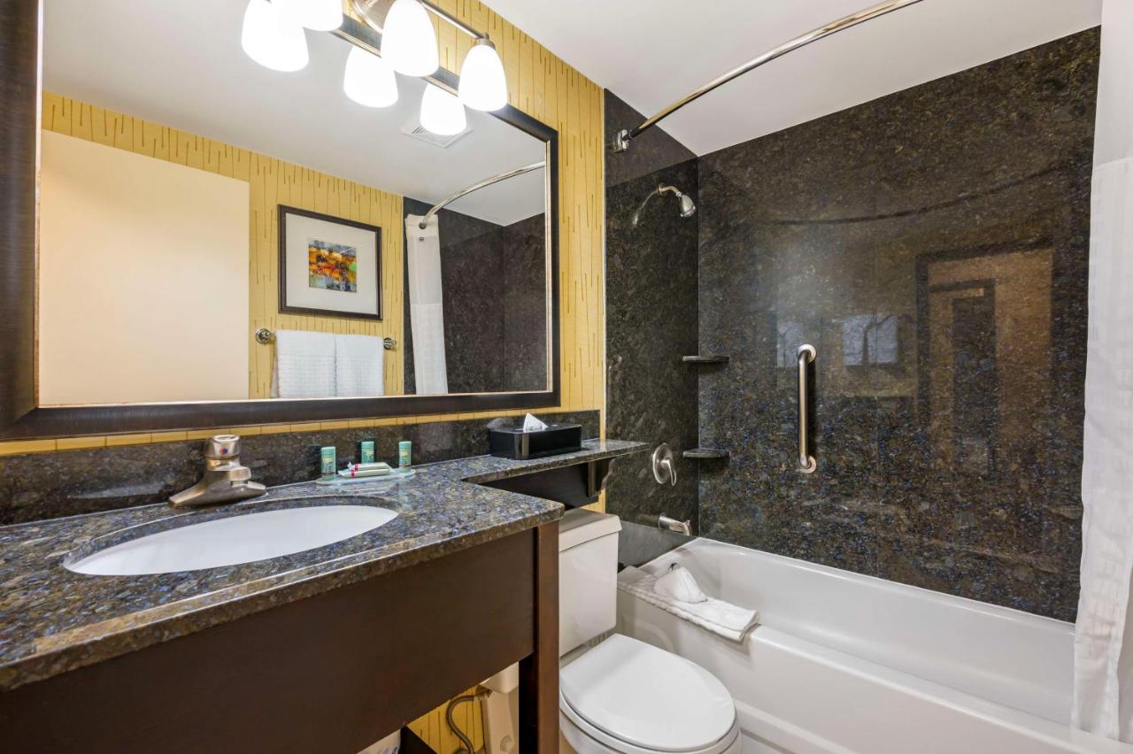 King Room at Best Western Chicago - Downers Grove