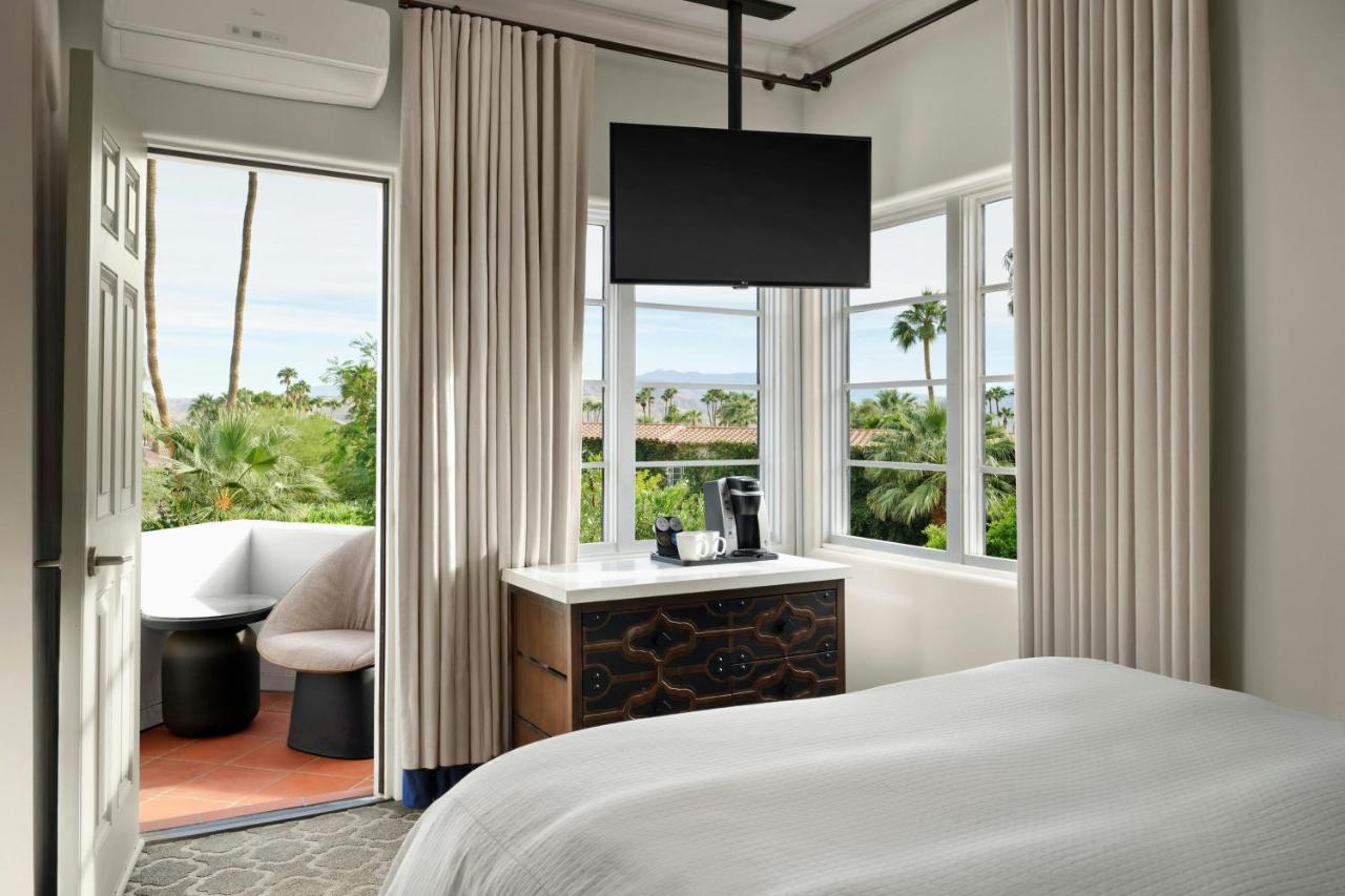 Guest room, 1 Double at Triada Palm Springs, Autograph Collection by Marriott