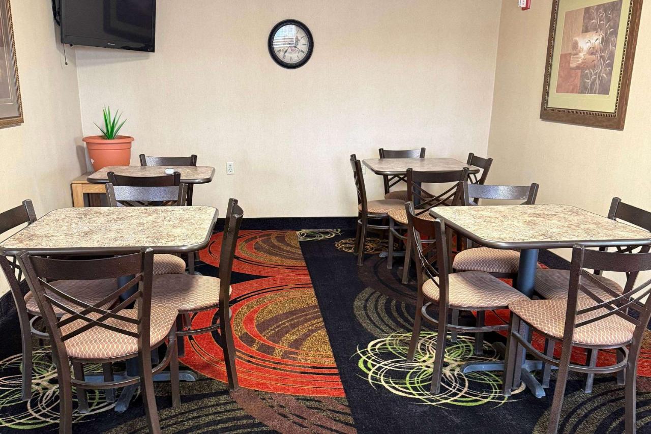 | Rodeway Inn Cozad