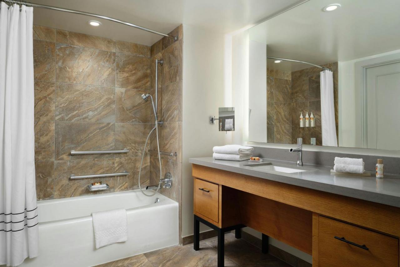 One-Bedroom Suite with Sofa Bed and Ocean View at Waikoloa Beach Marriott Resort & Spa