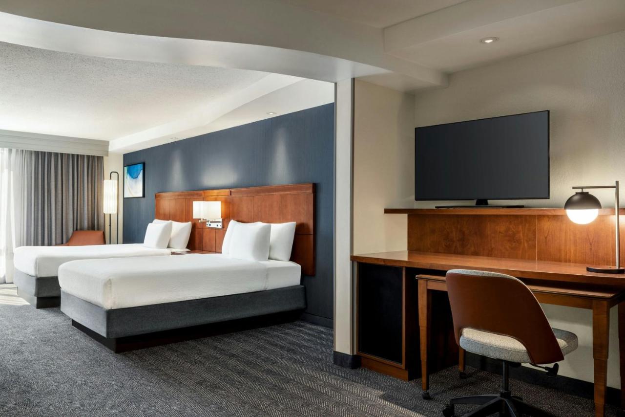 Junior Queen Suite at Courtyard by Marriott Burlington Mt. Holly Westampton