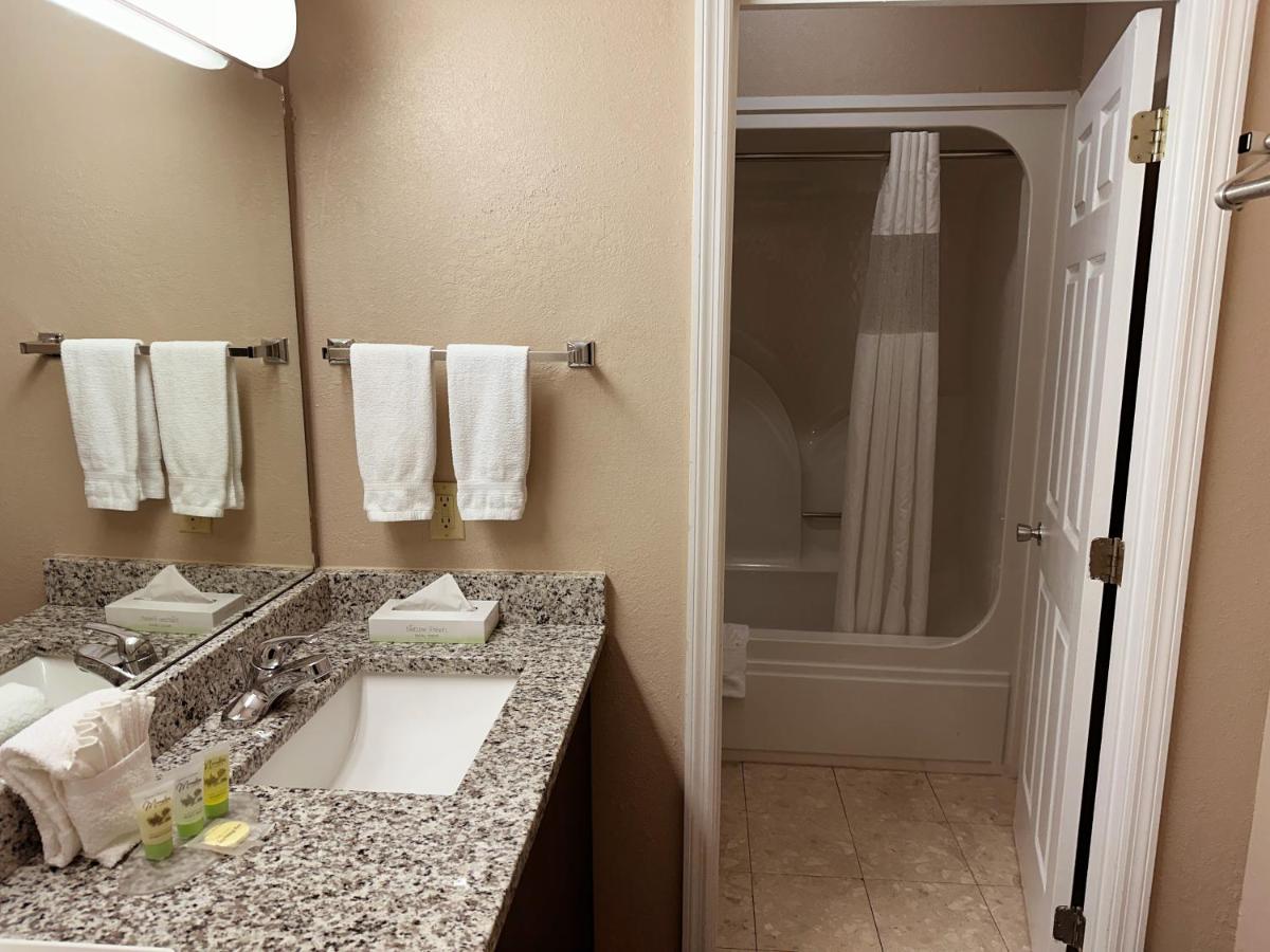 Deluxe King Room - No pets at Sidney James Mountain Lodge