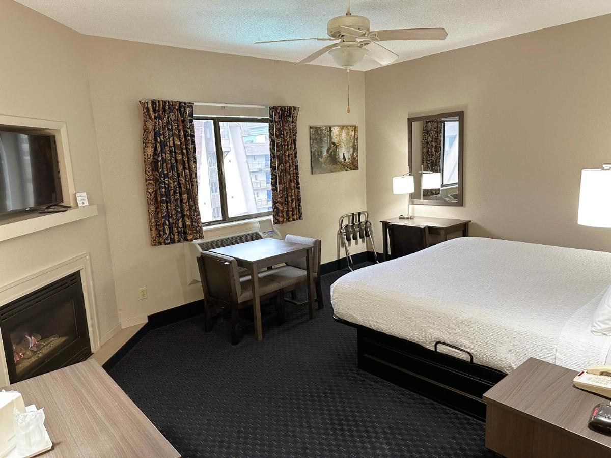 Deluxe King Room - No pets at Sidney James Mountain Lodge
