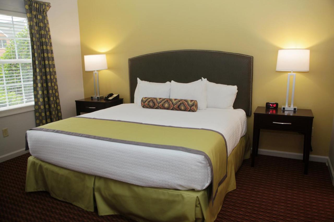 Superior Two-Bedroom Suite at Williamsburg Plantation