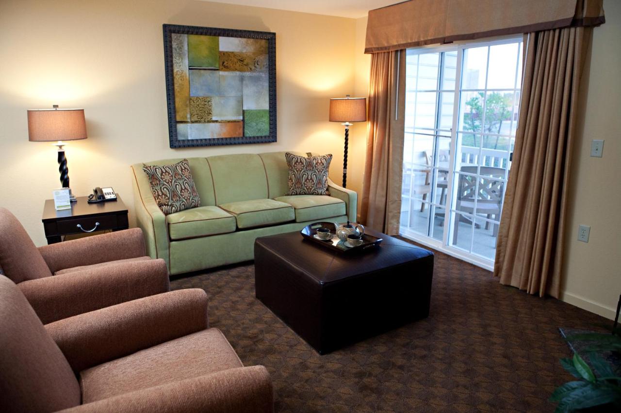 Two-Bedroom Apartment at The Colonies at Williamsburg
