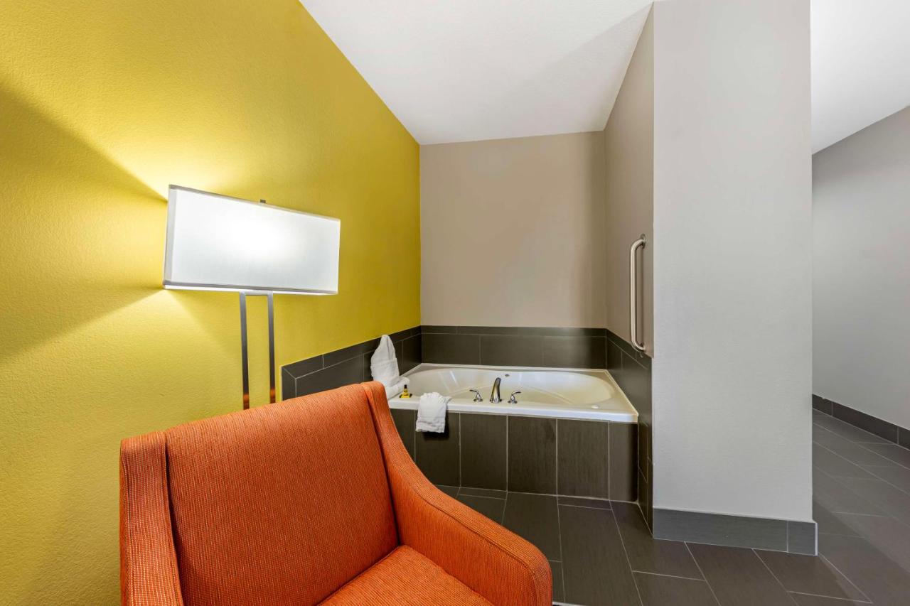 King Room with Spa Bath - Non-Smoking at Best Western Plus Midwest City Inn & Suites
