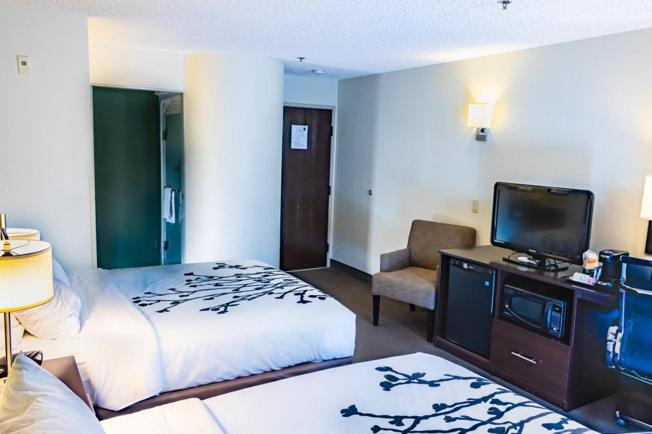 Deluxe Queen Room with Two Queen Beds - Non-Smoking at Sleep Inn Pasco Tri-Cities