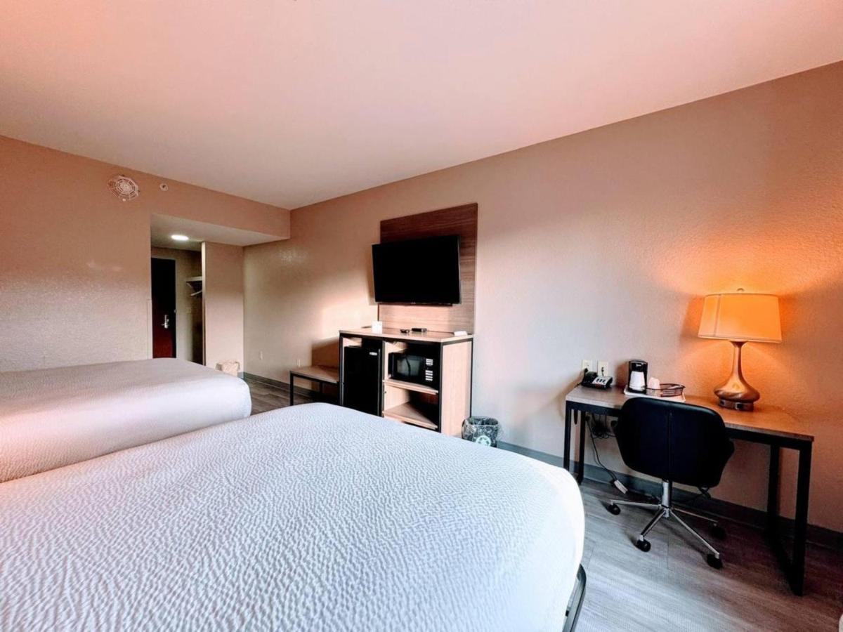 Queen Room with Two Queen Beds - Non-Smoking at Super 8 by Wyndham Pennsville/Wilmington
