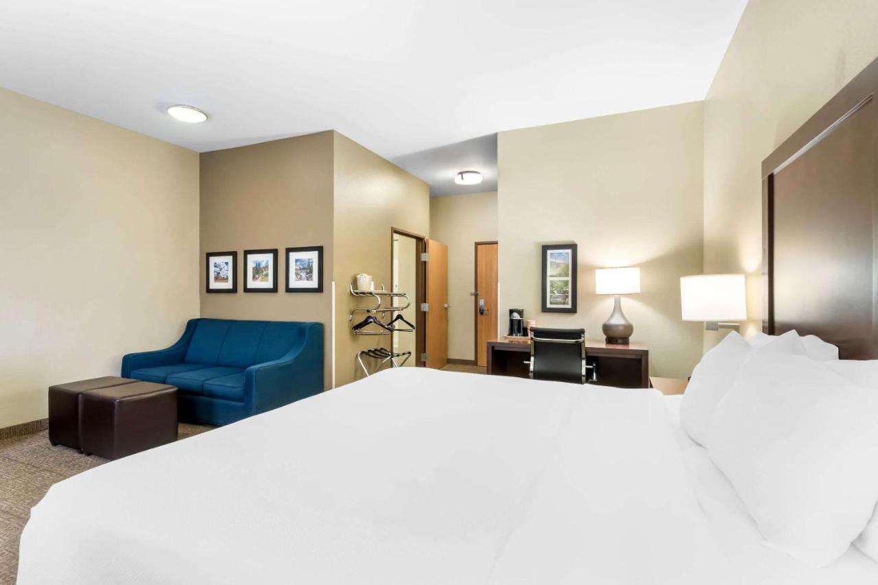 King Suite - Accessible/Non-Smoking at Comfort Inn & Suites Near University of Wyoming