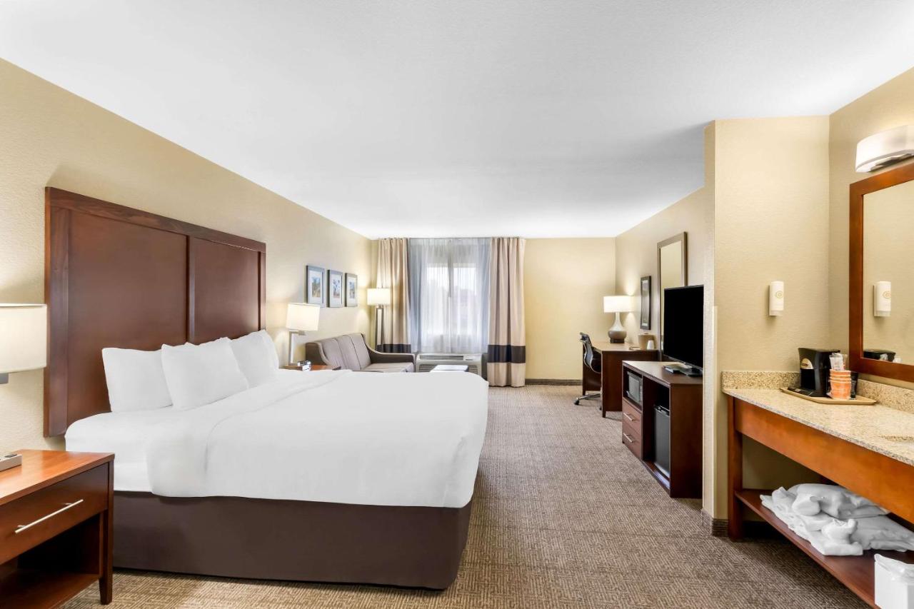King Suite - Non-Smoking at Comfort Inn & Suites Near University of Wyoming