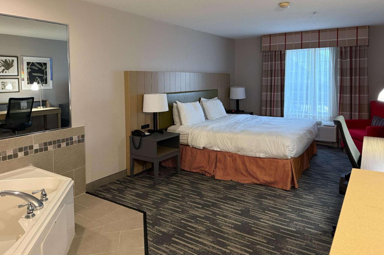 Country Inn & Suites by Radisson, Elgin, IL