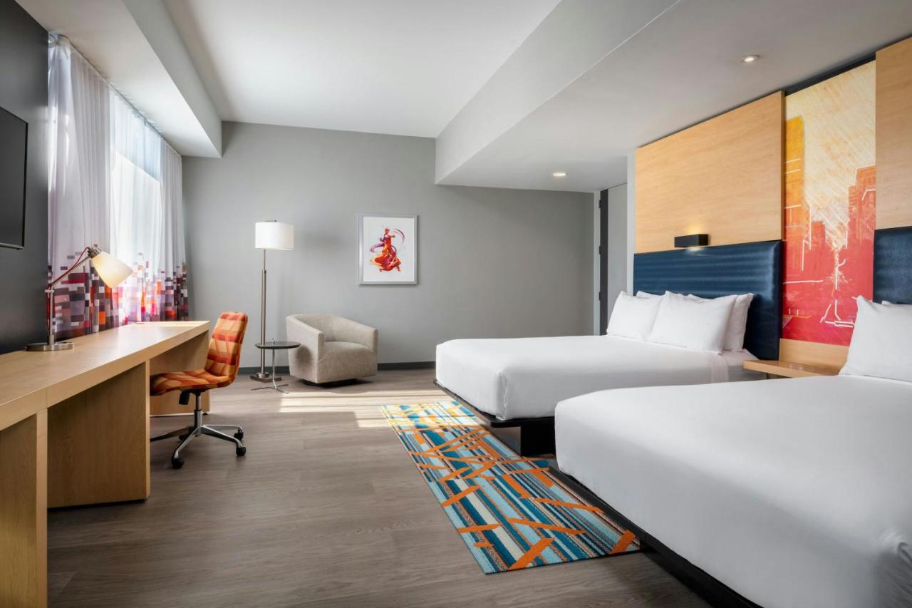 Savvy, Guest room, 2 Queen, City view, Corner room at Aloft by Marriott Columbia Downtown