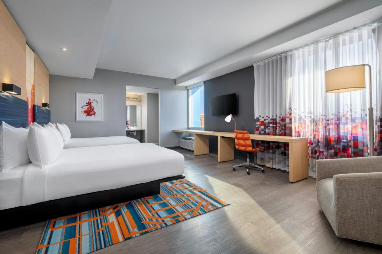 Savvy, Guest room, 2 Queen, City view, Corner room at Aloft by Marriott Columbia Downtown
