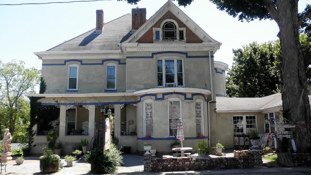 | Riverview Mansion Hotel
