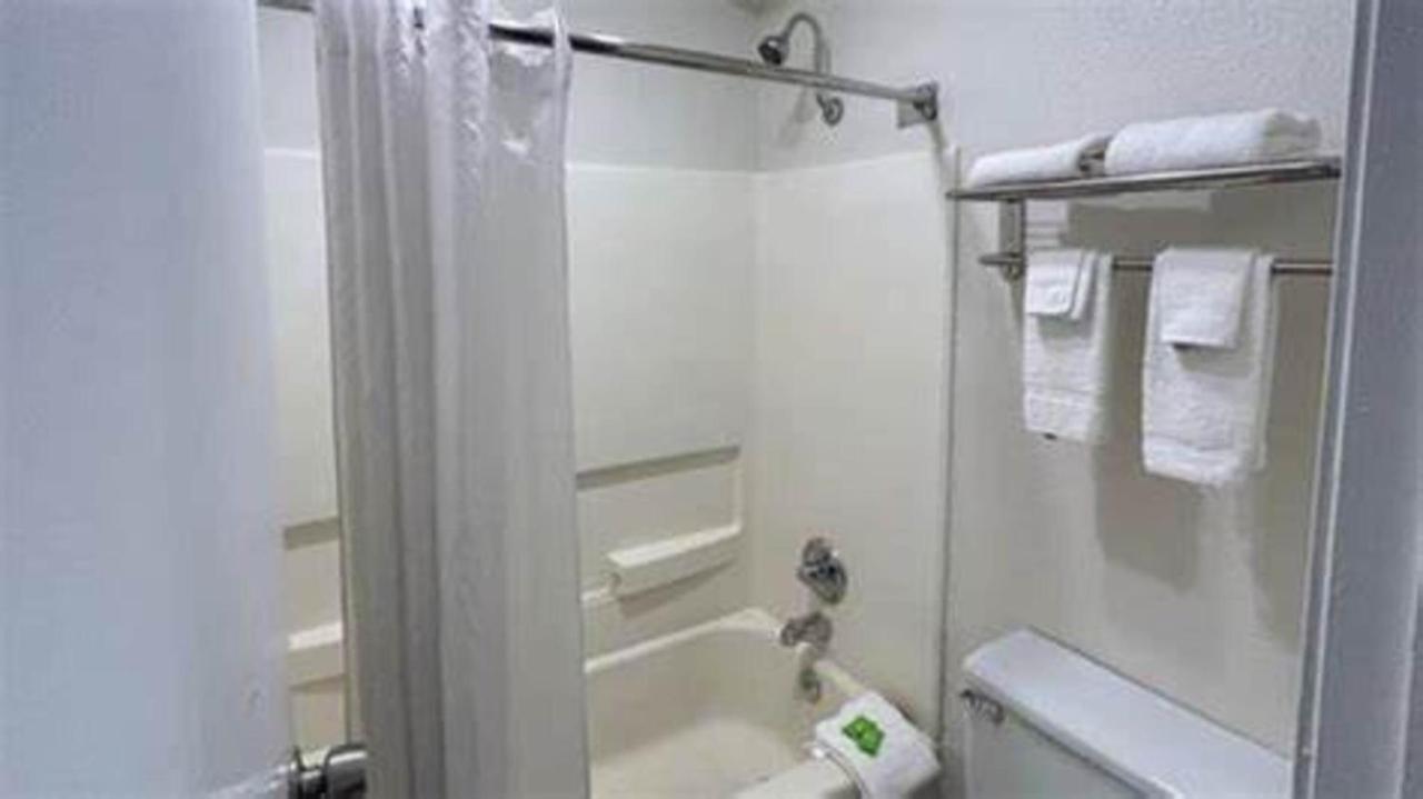 Deluxe King Room - Non-Smoking at Studio 6 Fort Worth, TX - West Medical Center