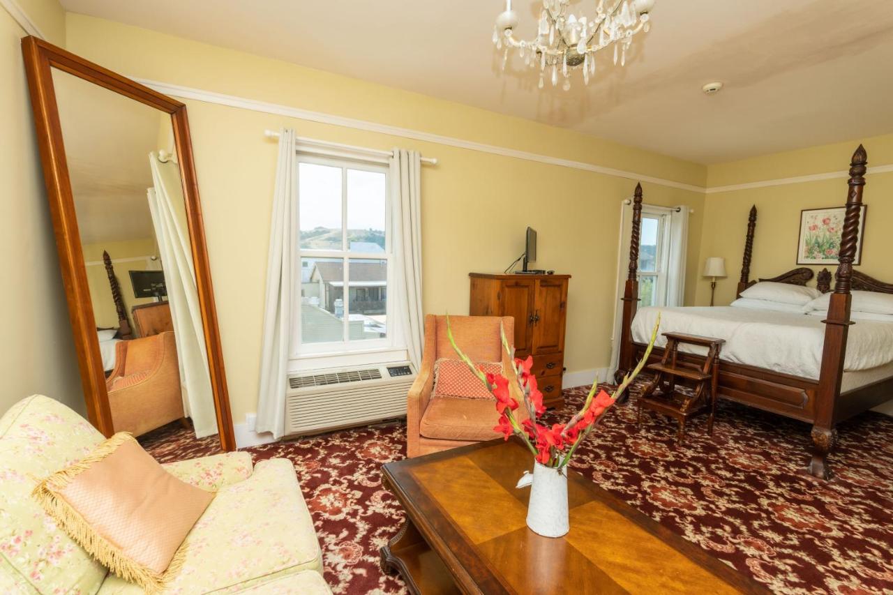 Single Room with Mountain View at Union Hotel