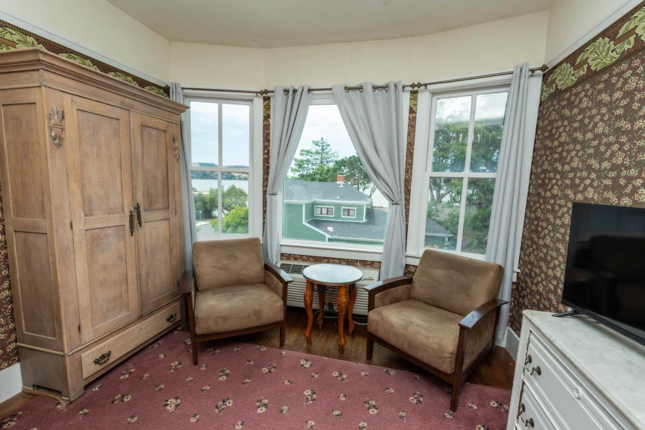 Queen Room with Sea View at Union Hotel