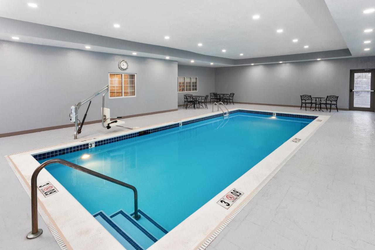 | Candlewood Suites Louisville North