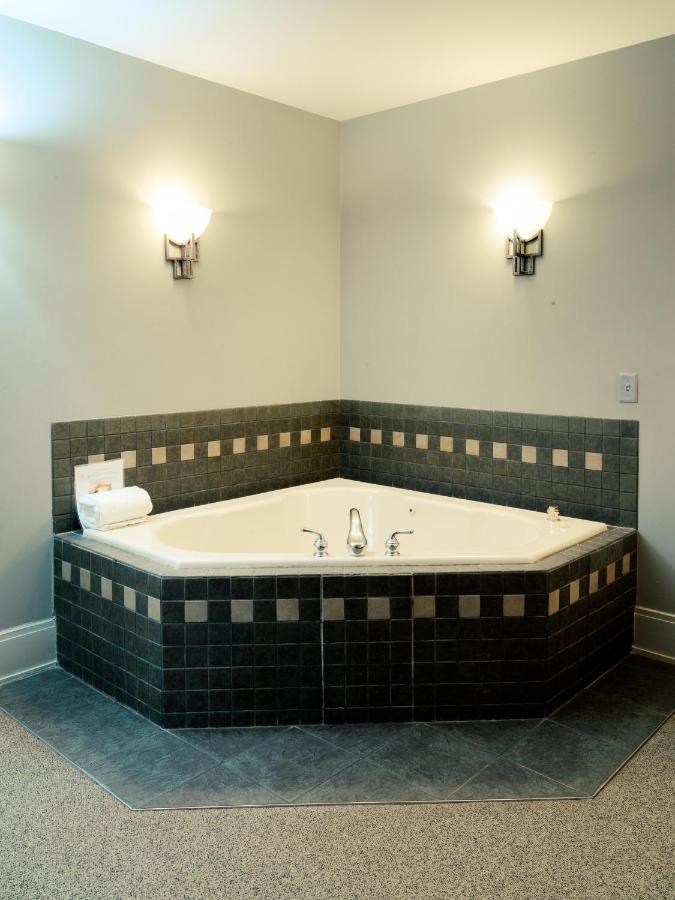 Loft Suite with Hot Tub at Lancaster Arts Hotel