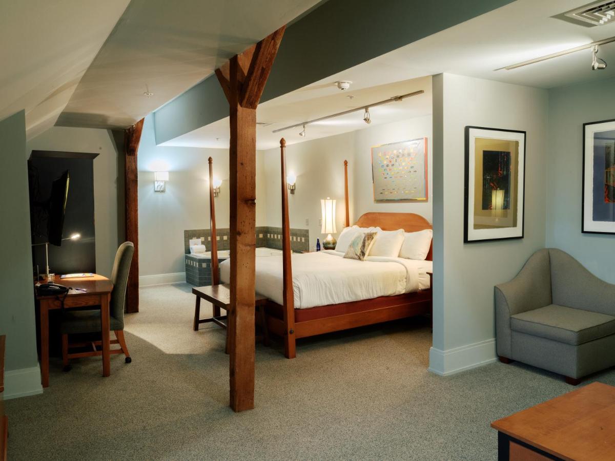 Loft Suite with Hot Tub at Lancaster Arts Hotel