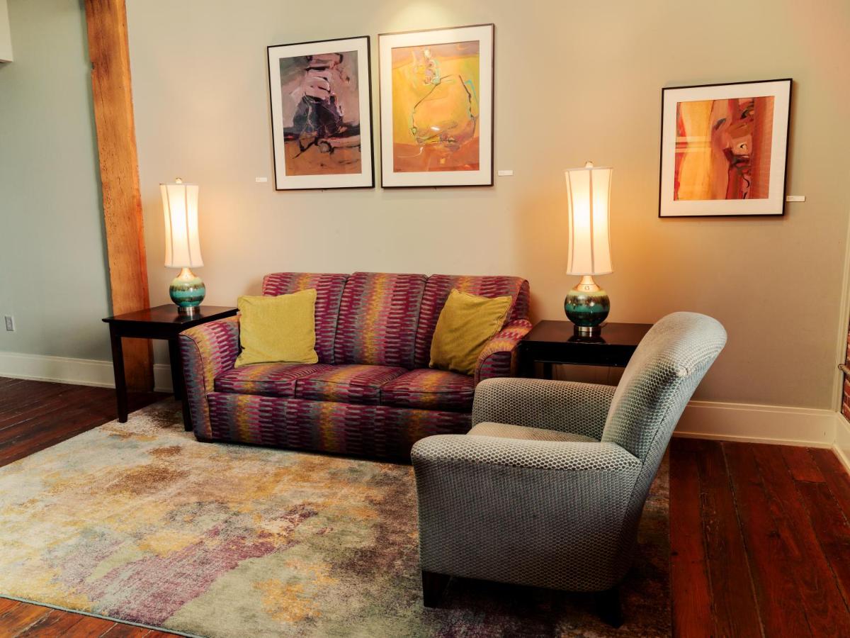 Arts Suite with Hot Tub at Lancaster Arts Hotel